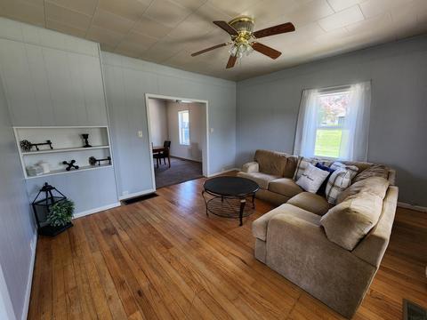 265 E Anson St, Upland, IN 46989 photo 3