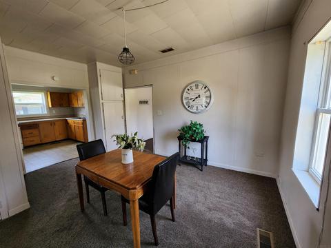 265 E Anson St, Upland, IN 46989 photo 4