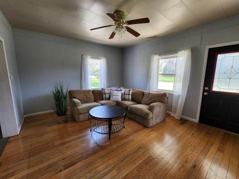 265 E Anson St, Upland, IN 46989 photo 2