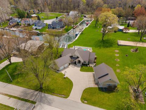 8055 E North Rd, Syracuse, IN 46567 photo 2