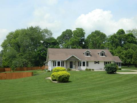 1101 E Benson Ct, Bloomington, IN 47401 photo 1