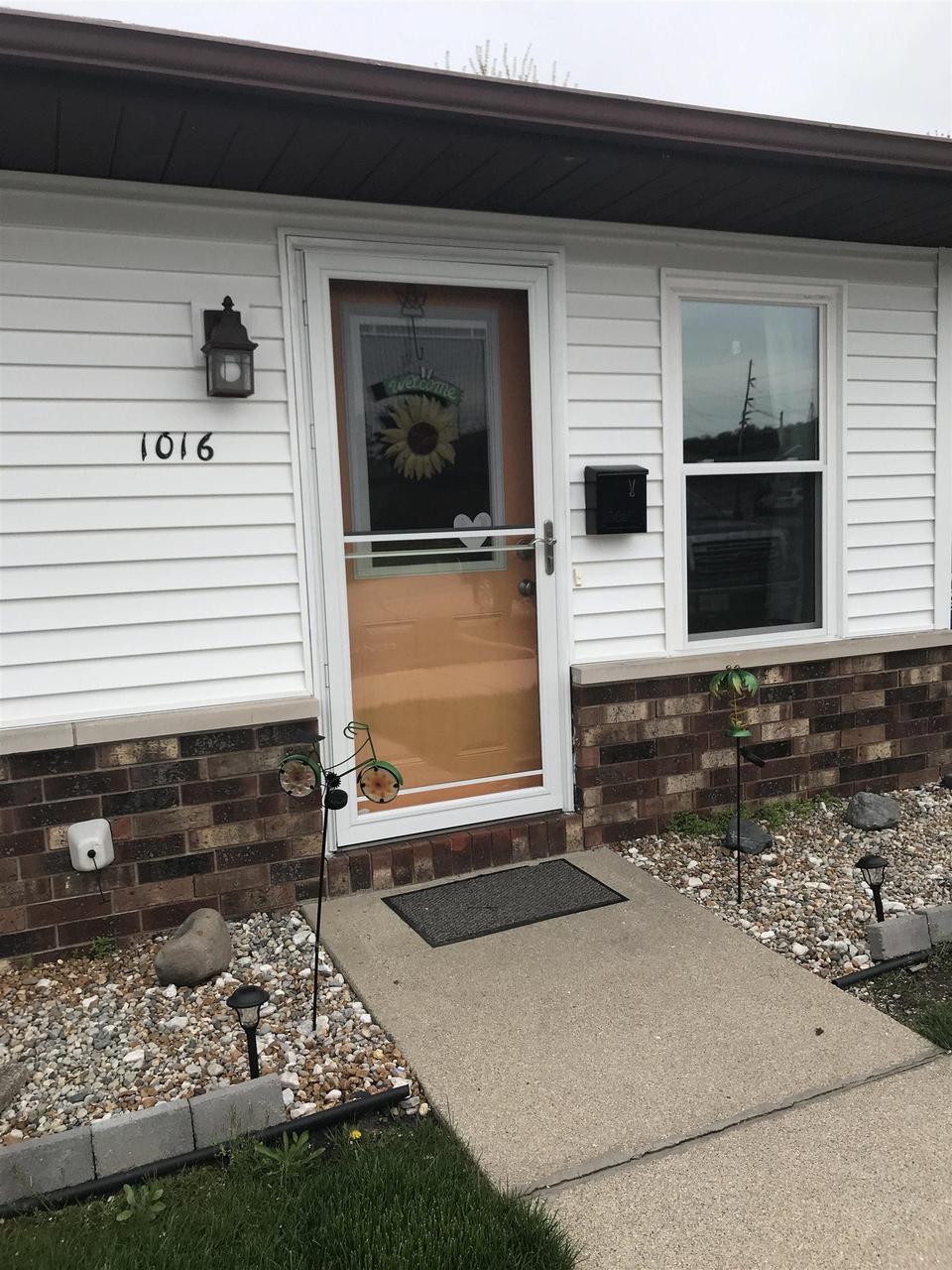 1016 Berkley Cir, Mishawaka, IN 46544 6 Photos MLS 202217328 Movoto