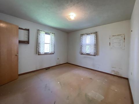 421 W Burton St, Mitchell, IN 47446 photo 8