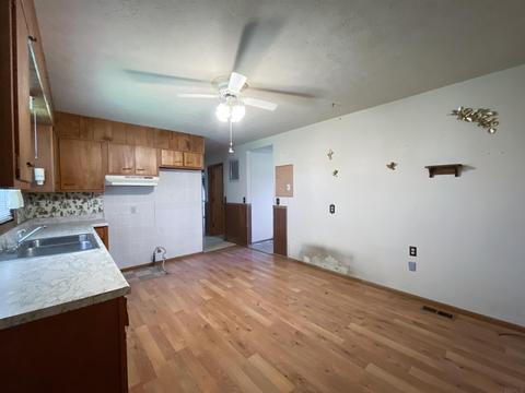 421 W Burton St, Mitchell, IN 47446 photo 6