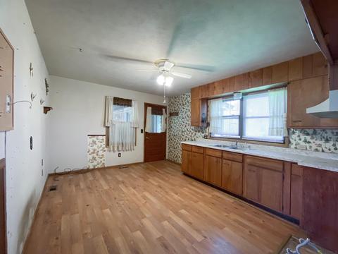 421 W Burton St, Mitchell, IN 47446 photo 5
