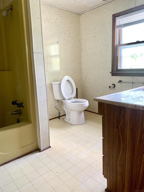 306 E Main St, Chalmers, IN 47929 photo 19
