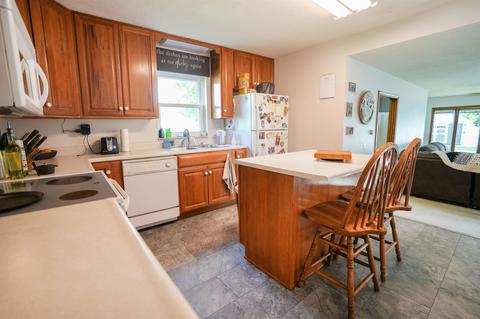 308 E Main St, Chalmers, IN 47929 photo 5