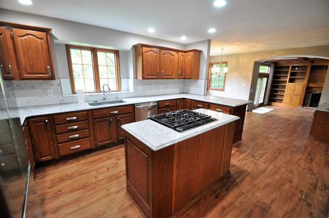 10605 Red Pine Dr, Granger, IN 46530 photo 8