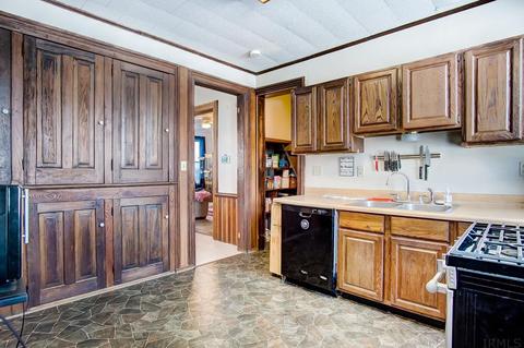 212 W Central Ave, Lagrange, IN 46761 photo 4