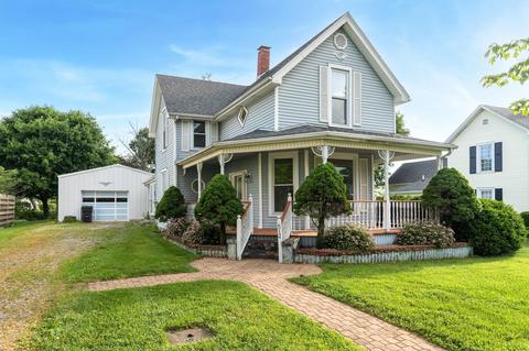 512 E 3rd St, Brookston, IN 47923 photo 1