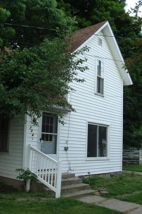 704 S Wayne St, Hamilton, IN 46742 photo 1