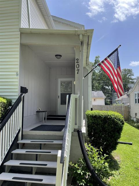 207 E Houston St, Garrett, IN 46738 photo 3