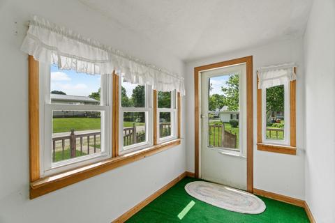 314 E Hammontree St, Larwill, IN 46764 photo 2