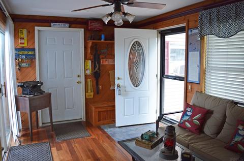 410 Eighth St, Fairmount, IN 46928 photo 2