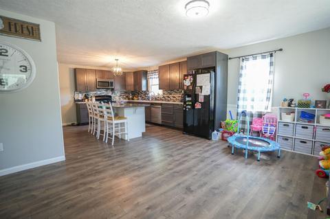 205 Earl St, Chalmers, IN 47929 photo 4