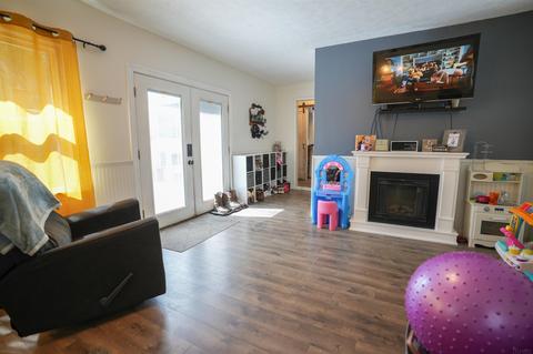 205 Earl St, Chalmers, IN 47929 photo 2
