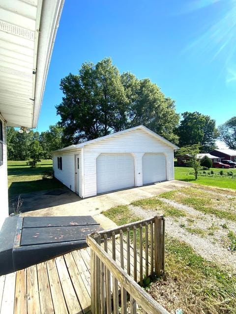 365 E Franklin St, Lyons, IN 47443 photo 4