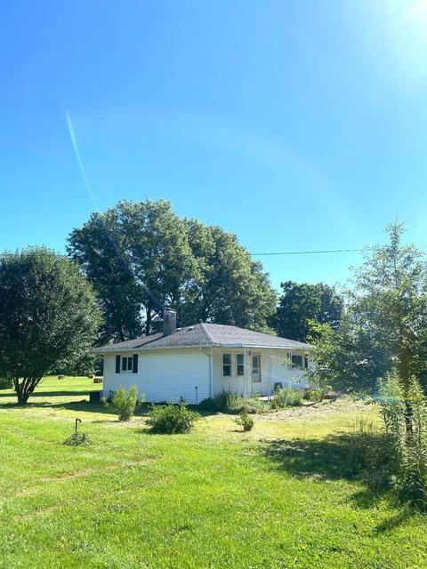 365 E Franklin St, Lyons, IN 47443 photo 2