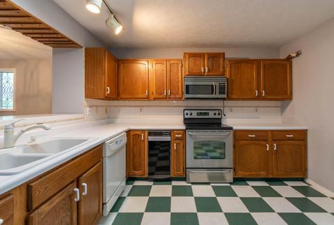 2327 E Winding Brook Ct, Bloomington, IN 47401 photo 6