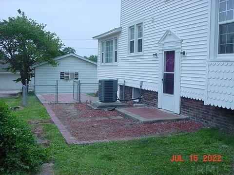 207 W 4th St, Bicknell, IN 47512 photo 3
