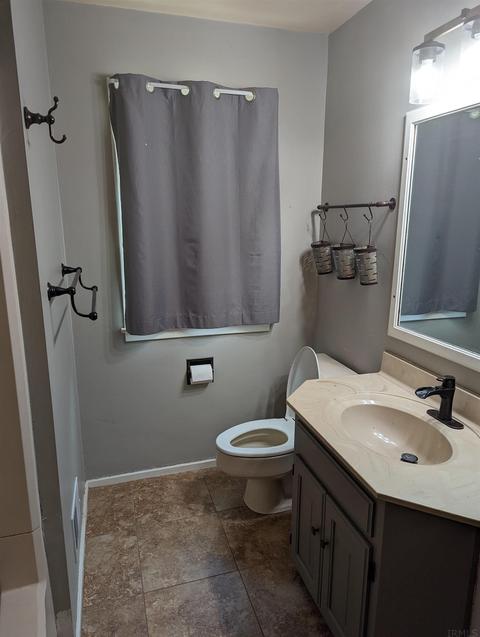 703 Hendricks St, Berne, IN 46711 photo 9