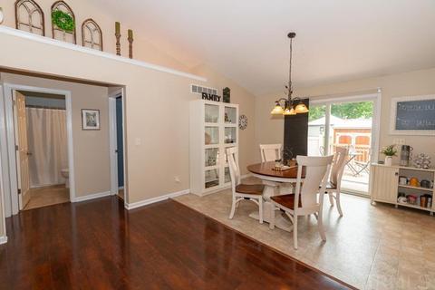 102 Maple Ln, Wakarusa, IN 46573 photo 7