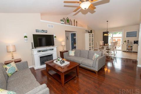 102 Maple Ln, Wakarusa, IN 46573 photo 4