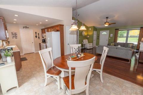 102 Maple Ln, Wakarusa, IN 46573 photo 8