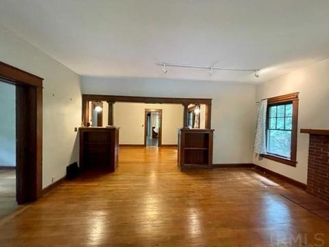 724 E University St, Bloomington, IN 47401 photo 3