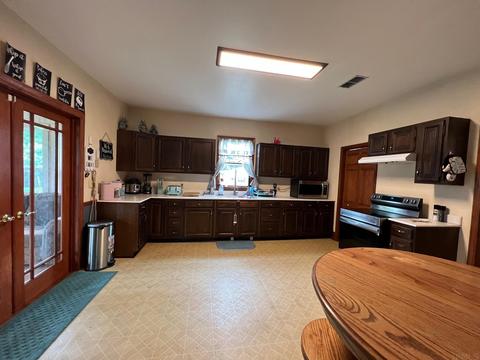 402 E Main St, Chalmers, IN 47929 photo 15