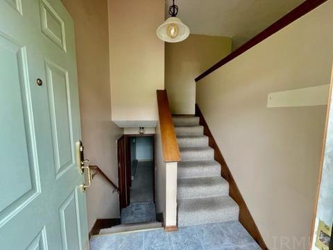 2890 E Carowinds Ct, Bloomington, IN 47401 photo 2