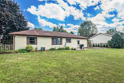 304 Eugene Dr, Middlebury, IN 46540 photo 4