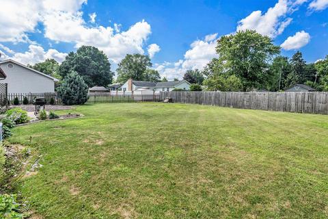 304 Eugene Dr, Middlebury, IN 46540 photo 5