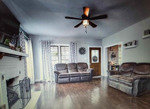 618 W Oak St, Mitchell, IN 47446 photo 4
