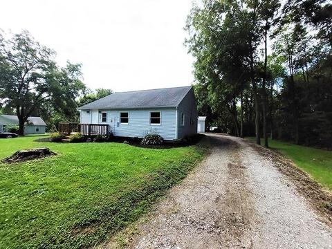 655 Walnut St, Waterloo, IN 46793 photo 3