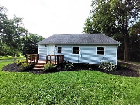 655 Walnut St, Waterloo, IN 46793 photo 2