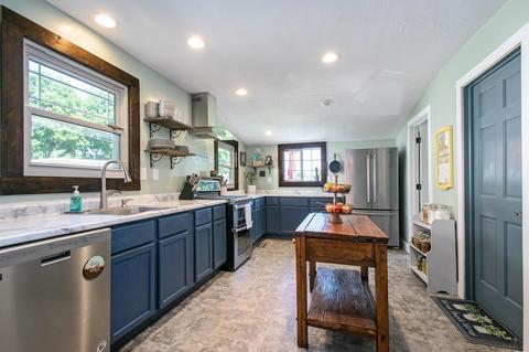 756 E Walnut St, Nappanee, IN 46550 photo 6