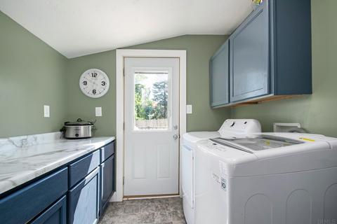 756 E Walnut St, Nappanee, IN 46550 photo 9