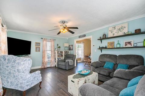 756 E Walnut St, Nappanee, IN 46550 photo 2