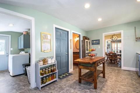 756 E Walnut St, Nappanee, IN 46550 photo 8