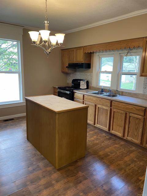 223 W Oak St, Mitchell, IN 47446 photo 3