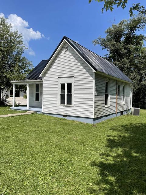 223 W Oak St, Mitchell, IN 47446 photo 1