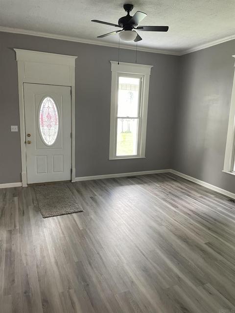 223 W Oak St, Mitchell, IN 47446 photo 4