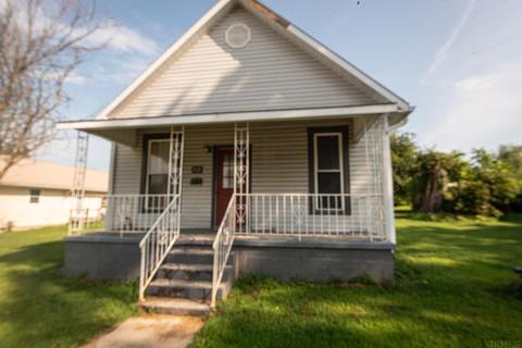 712 W 3rd St, Bicknell, IN 47512 photo 1