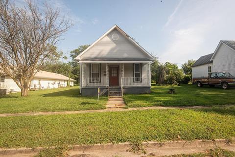 712 W 3rd St, Bicknell, IN 47512 photo 2