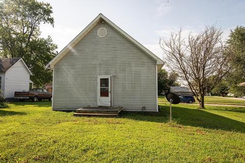 712 W 3rd St, Bicknell, IN 47512 photo 4