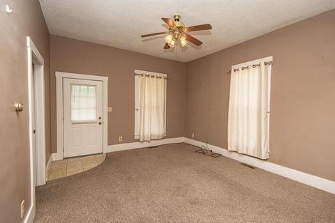 712 W 3rd St, Bicknell, IN 47512 photo 6
