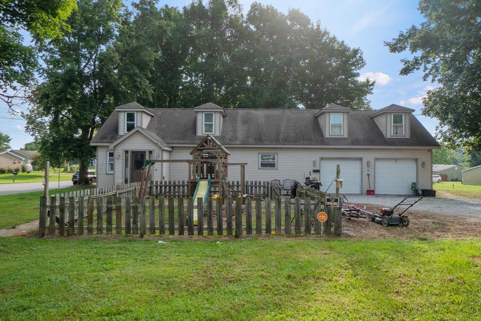 901 S State St, Kendallville, IN 46755 36 Photos MLS 202235795