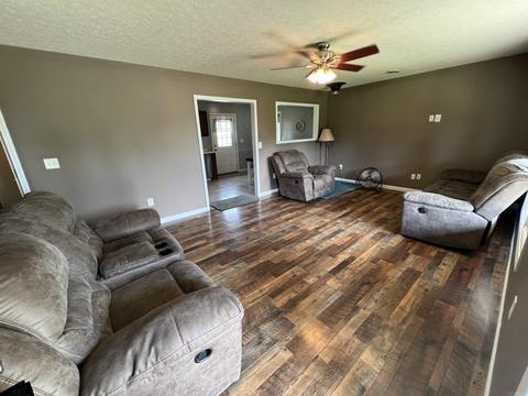 268 Bartlett Dr, Mitchell, IN 47446 photo 4