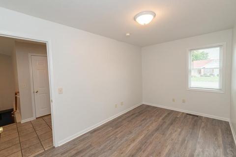 719 Mohawk Dr, Nappanee, IN 46550 photo 5